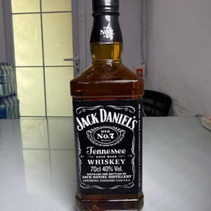 Jack Daniel's Old No. 7 Tennessee Whiskey (70cl) – Classic Charcoal-Mellowed Whiskey
