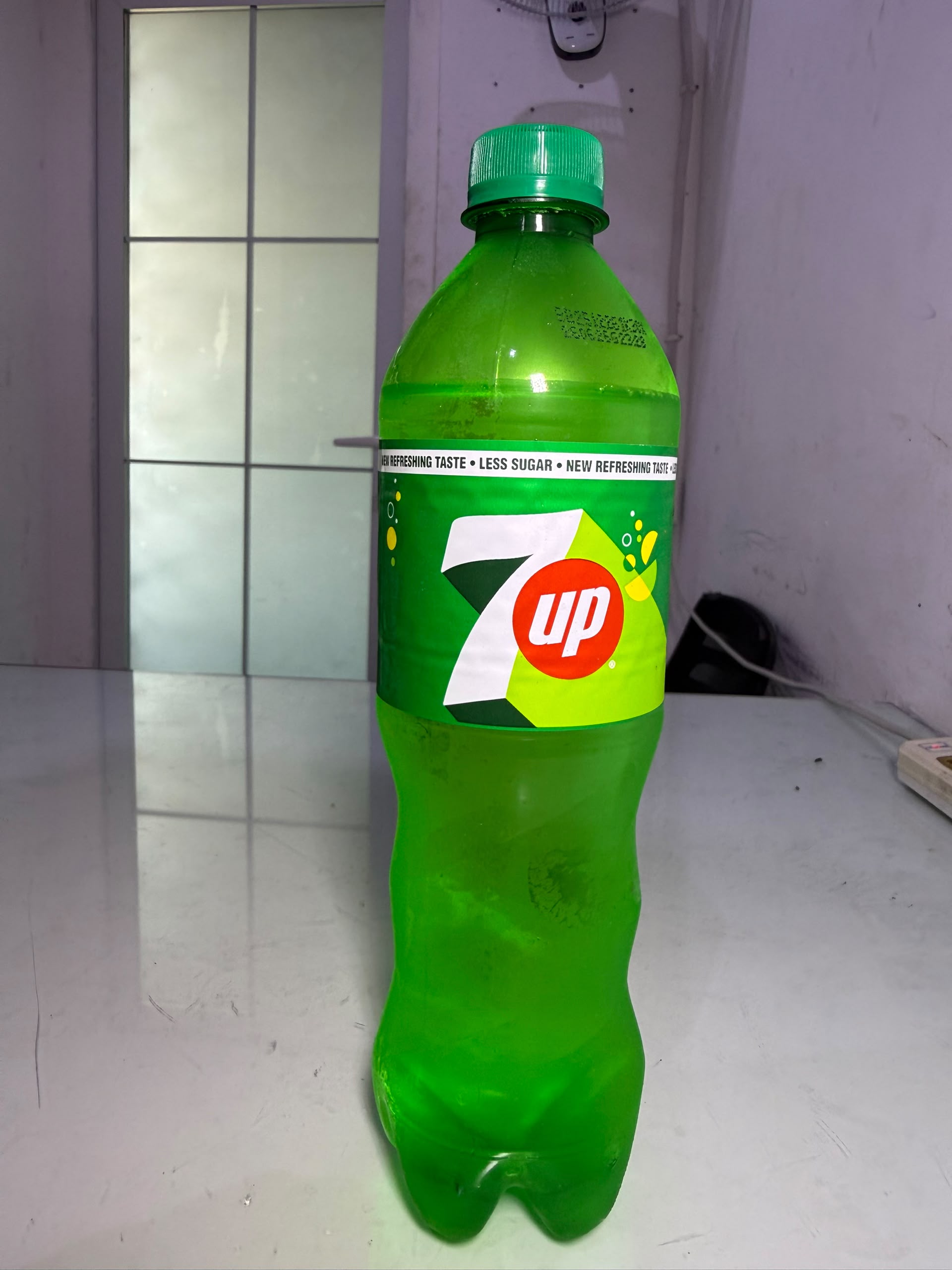 7Up – Crisp Lemon-Lime Soft Drink