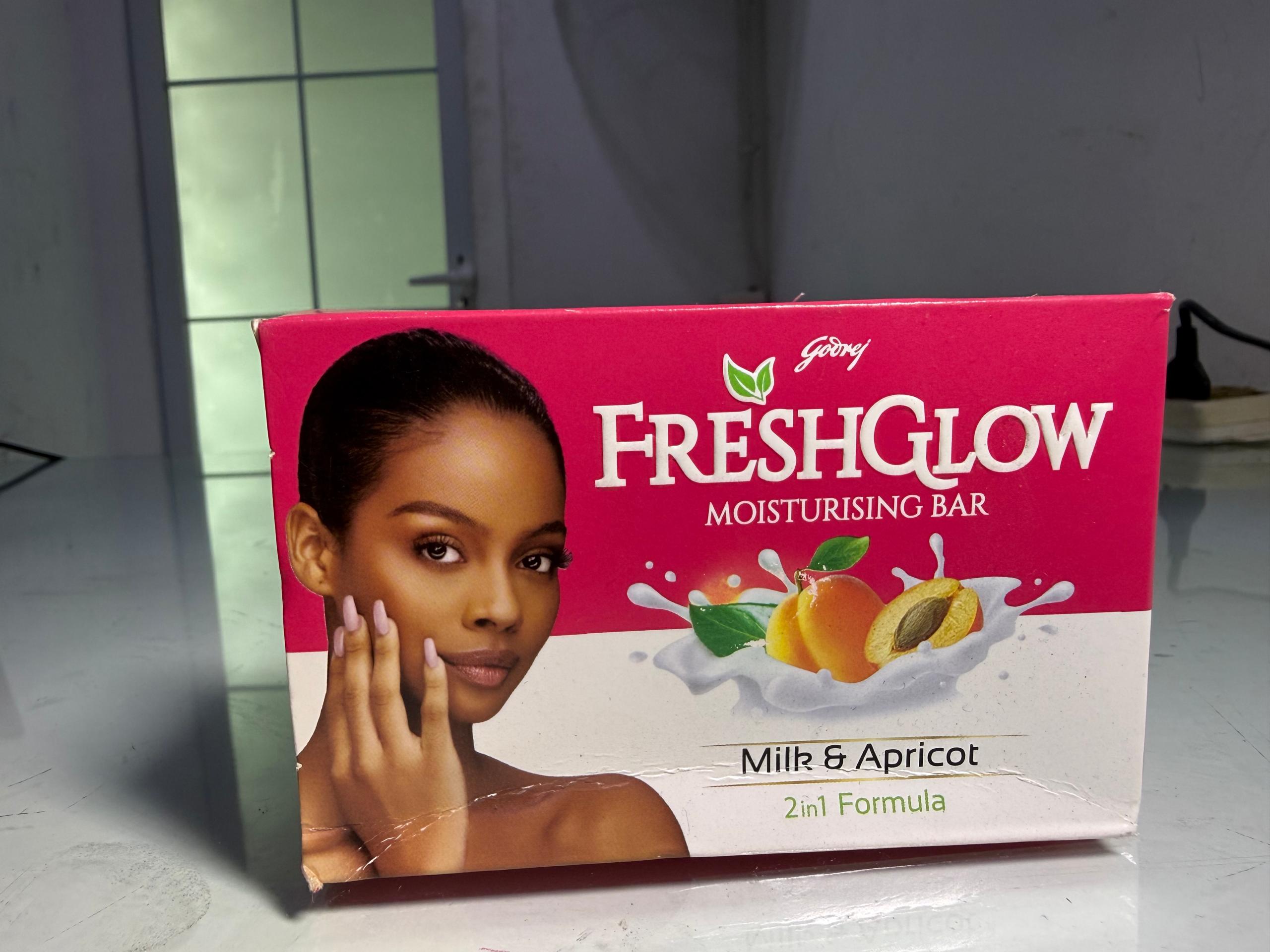 FreshGlow Moisturising Bar (Milk & Apricot) – Creamy Cleansing Bar